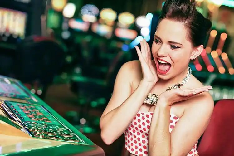 Pemain Indonesia menggunakan h5 rsn game di smartphone untuk akses hiburan online